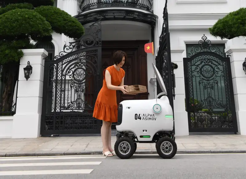 Robot giao hàng đến tay khách hàng
